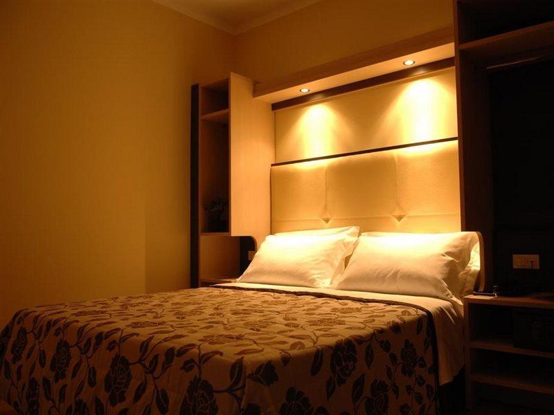 Hotel Alverì Mestre Esterno foto