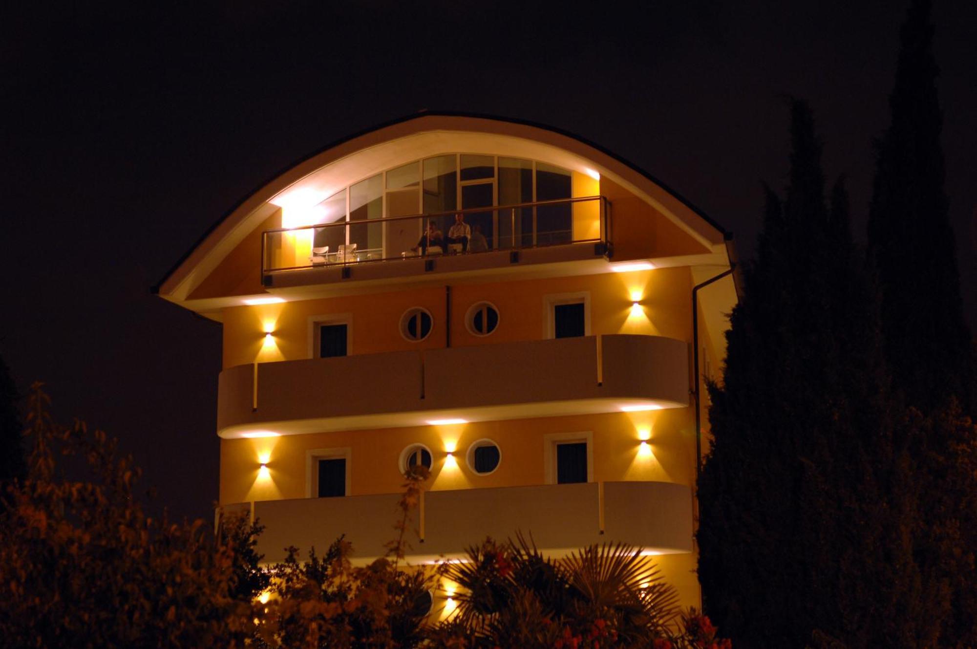 Hotel Alverì Mestre Esterno foto