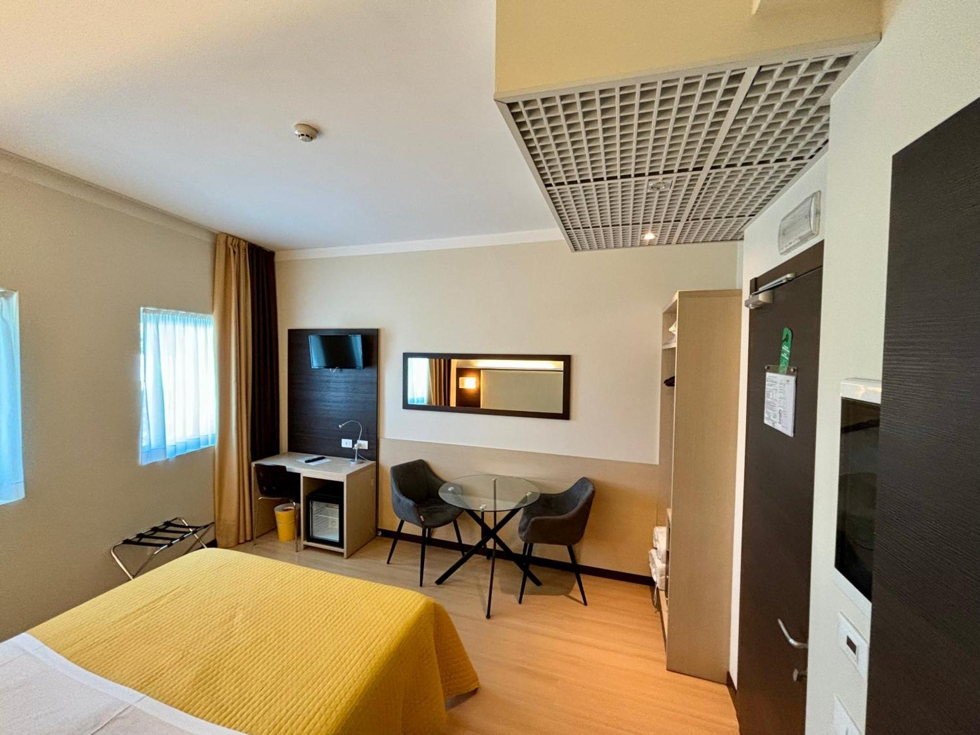 Hotel Alverì Mestre Esterno foto
