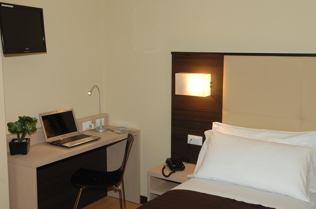 Hotel Alverì Mestre Esterno foto