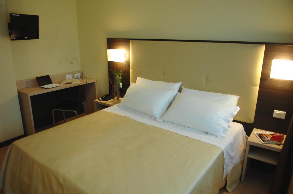 Hotel Alverì Mestre Esterno foto